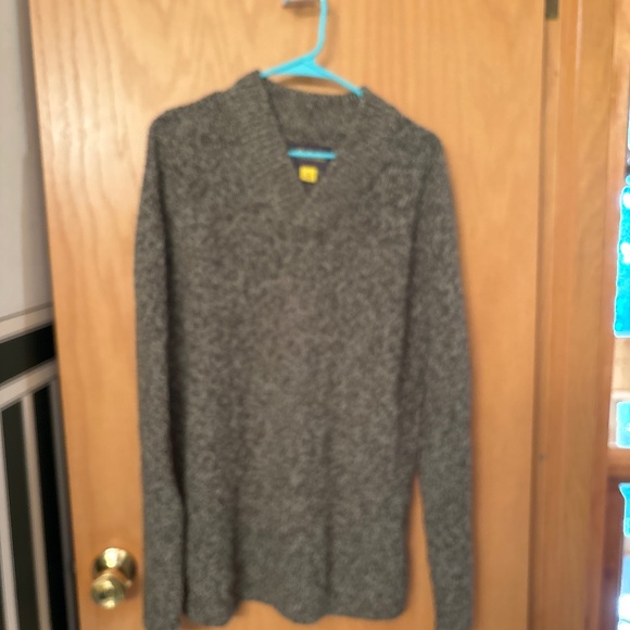 Cabelas V Neck Sweater - Picture 1 of 3